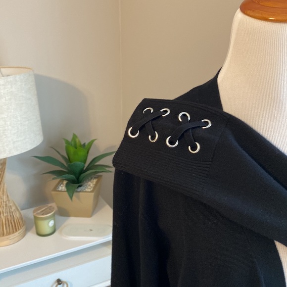 Cardigan sweater with lacing detail on sleeve - Picture 2 of 4